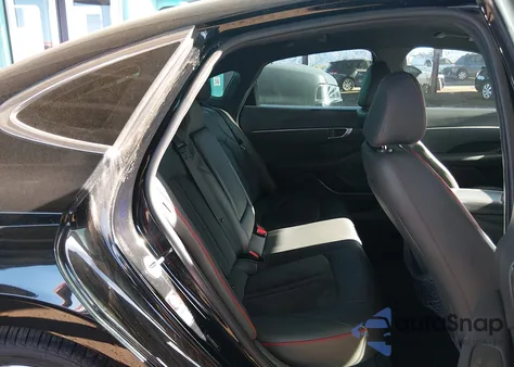 2021 Hyundai Sonata Sel Plus z USA, uszkodzony, nr VIN 5NPEJ4J28MH066038